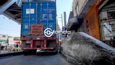 TRAGEDIA. Joven en bicicleta muere bajo las llantas de un tráiler de doble remolque