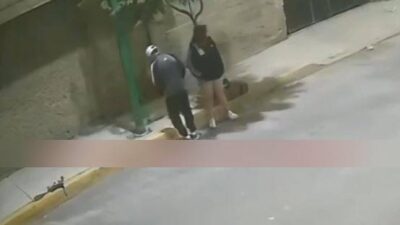 VIDEO: Pareja es encañonada por asaltantes armados en esta ‘colonia de nadie’