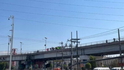 ATENCIÓN: Tianguistas amenazan con evitar modernización de una avenida