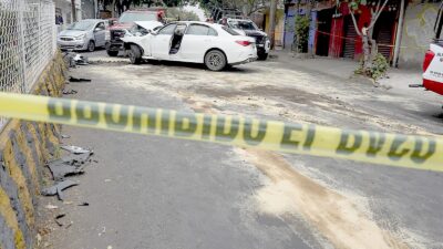 DRAMÁTICO. Señora de 72 años muere al chocar en un automóvil Mercedes Benz que manejaba