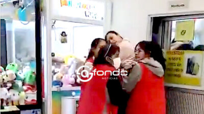 VIDEO. Empleados de una tienda Soriana someten y entregan a la policía a banda de farderos