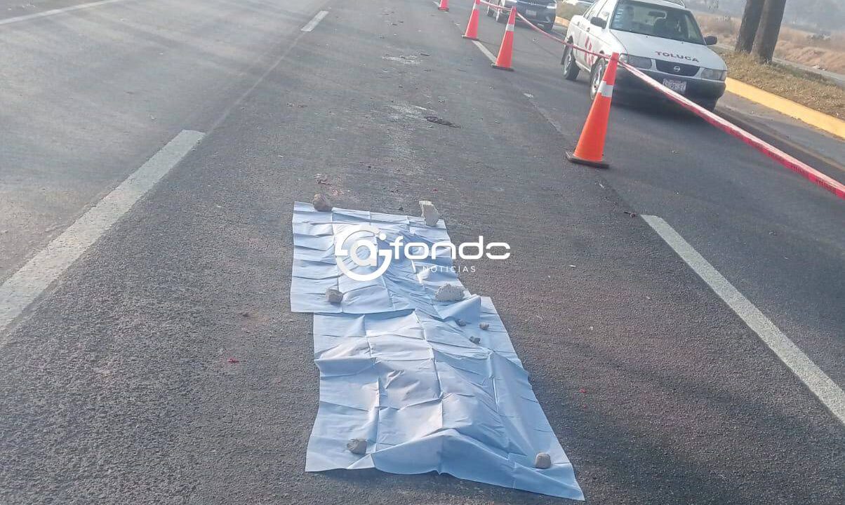 TERRIBLE. Cuerpo de un hombre queda destrozado en la carretera; varios autos le pasaron encima