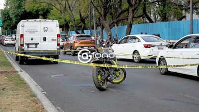TRAGEDIA. Automóvil embiste a mujeres que viajaban en una moto; una de ellas perdió la vida