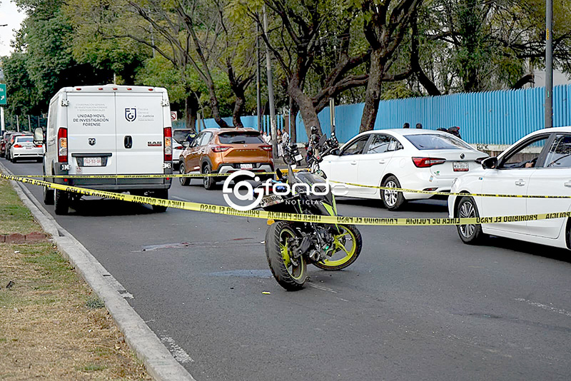 TRAGEDIA. Automóvil embiste a mujeres que viajaban en una moto; una de ellas perdió la vida