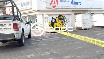URGENTE: Escena de terror; cuerpo aparece pendiente en la pared de una bodega