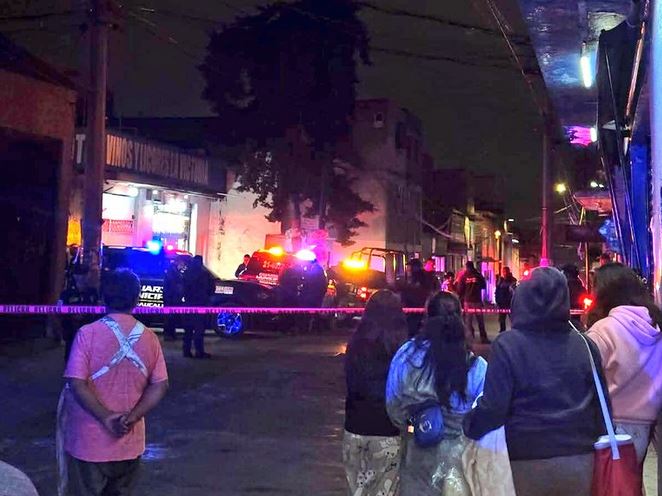 BRUTAL: Padre e hijo tomaban afuera de una ‘vinata’ y pelearon con desconocidos que los mataron