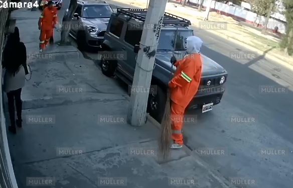 VIDEO: Mujer vive el infierno en su departamento; criminales se disfrazaron de barrenderos