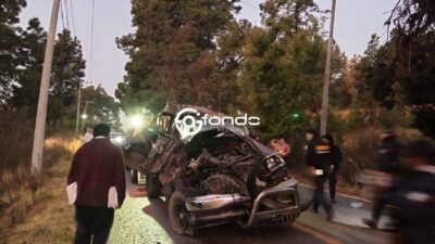 TRAGEDIA: Conductor pierde el control, choca y muere prensado en su camioneta