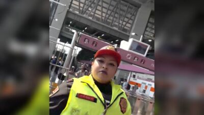 VIDEO: ‘¡Eres una pend…!’; policía del Metro agrede a mujer en silla de ruedas