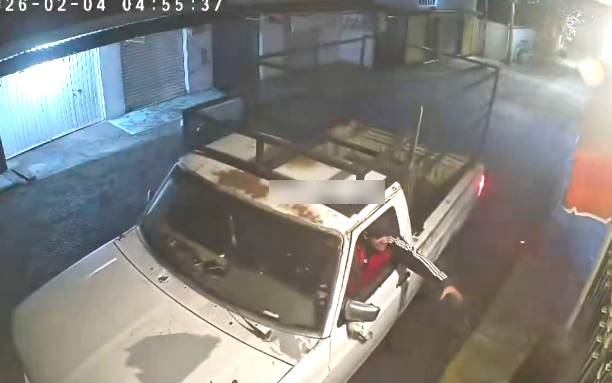 VIDEO: ‘¡Atropéllalo…!’; asaltantes intentan matar a un hombre con una camioneta