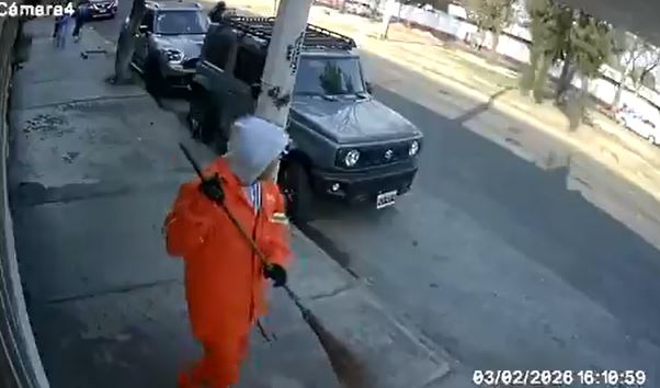 VIDEO: Madre e hija viven el infierno en su departamento; criminales se disfrazaron de barrenderos