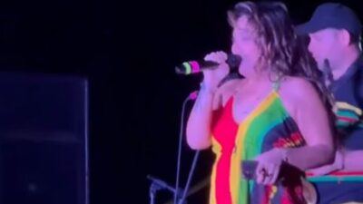 VIDEO: Censuran a cantante de reggae por exhibir mala organización de autoridades