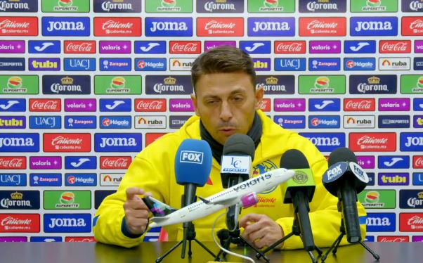 VIDEO: Entrenador del América femenil llama ‘pend3j4s’ a jugadoras en cadena nacional