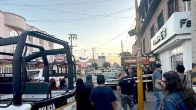 VIOLENCIA. Sicarios en moto asesinan a balazos a conductor de un Mazda en un semáforo