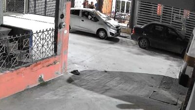 VIDEO. Mujer es brutalmente atacada a machetazos por el novio de su hermana; exige justicia