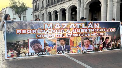 DRAMÁTICO. Tres hermanos y un maestro del Edomex viajaron a Mazatlán a celebrar un cumpleaños; hoy no se sabe nada de ellos
