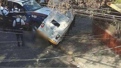VIDEO: Patrulleros arrollan y matan a un mototaxista; una señora y su hija están hospitalizadas