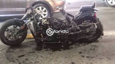 VIDEO. Motociclista iba en su Harley Davidson, cayó, se rompió la cabeza y perdió la vida