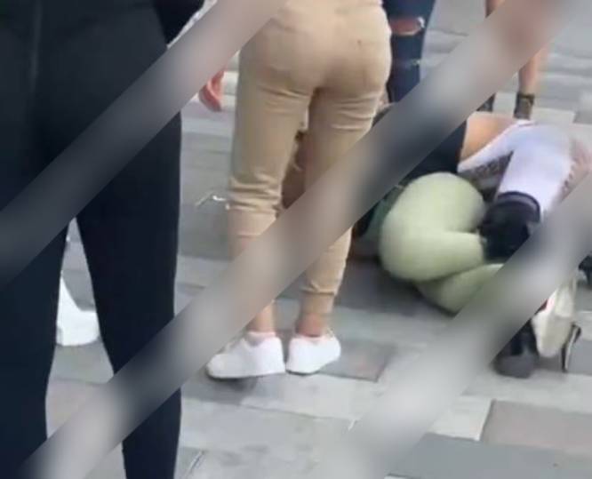 VIDEO: ‘¡Dale!’; sexoservidoras arman tremenda pelea por lugares y clientela