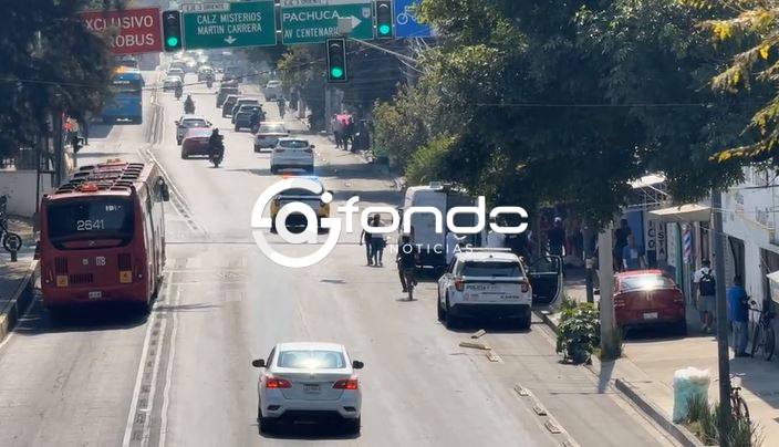 URGENTE: Hombre es arrollado, intenta pedir ayuda y muere en una banqueta