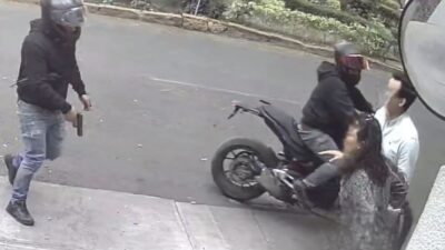 ALERTA: Pareja sufre violento asalto en una de las zonas ‘más seguras’