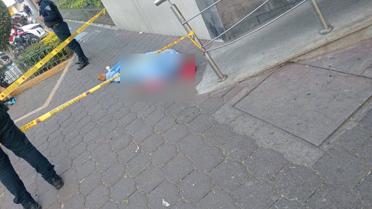 DRAMA: Señor de 63 años estaba afuera de un Vips cuando cayó muerto