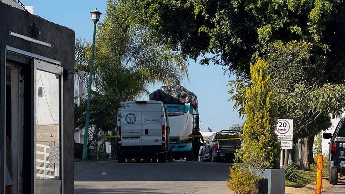 INHUMANO: Ella apenas tiene 14 años, tiró a su bebé a la basura y su mamá la delató