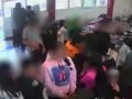VIDEO: Niño de secundaria saca un arma durante convivio en el salón de clases