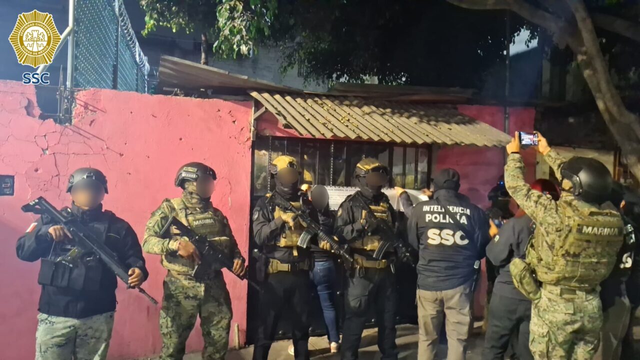 CRIMINALES. Pareja vendía droga en escuelas; los agarran con más de 40 bolsitas