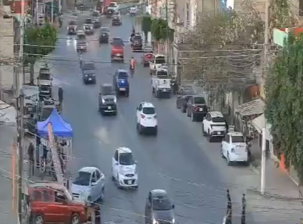 VIDEO: ‘¡A volar!’; jóvenes son arrollados por un conductor y salen proyectados