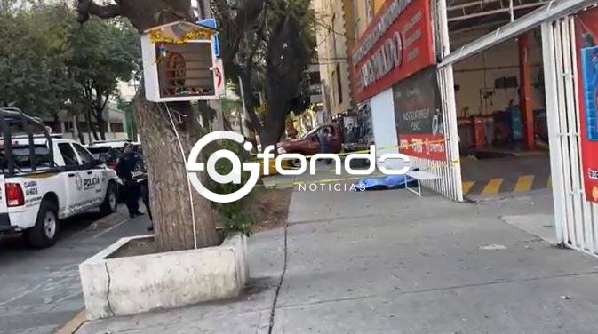 URGENTE: Hombre muere solo en las calles; su cuerpo lleva cinco horas tirado