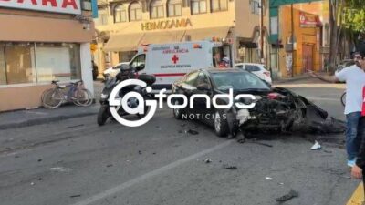 URGENTE: Conductores se estrellan de frente y destrozan una Farmacia Guadalajara