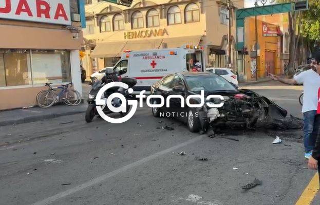URGENTE: Conductores se estrellan de frente y destrozan una Farmacia Guadalajara