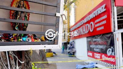 ABANDONO. Estaba cansado, sucio y golpeado; se sentó en la banqueta  y transcurrieron los últimos minutos de su vida