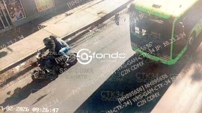 ALERTA. Delincuentes asaltan a un cliente y un policía afuera de un banco; se llevaron un arma