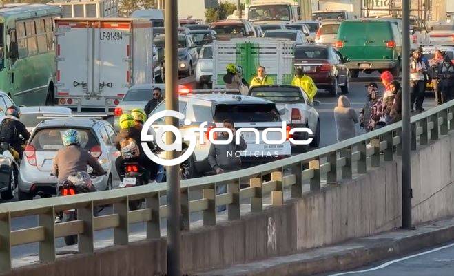 URGENTE: Mujeres iban en moto cuando cayeron en un puente; una murió