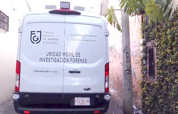 TERRIBLE: Abuelito caminaba tomado entre autos, una camioneta lo arrolló y murió