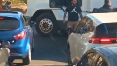 VIDEO: Trailero y conductor cierran carretera para agarrarse a golpes en Edomex