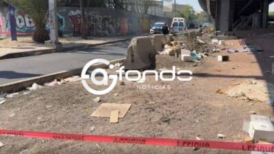 URGENTE: Cuerpo sin ropa estaba entre desperdicios bajo un puente vehicular