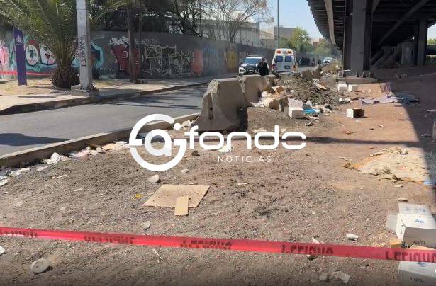 URGENTE: Cuerpo sin ropa estaba entre desperdicios bajo un puente vehicular