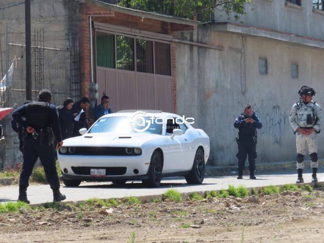 EJECUTADO. Un hombre fue asesinado a balazos y dejaron su cuerpo en un carro de lujo