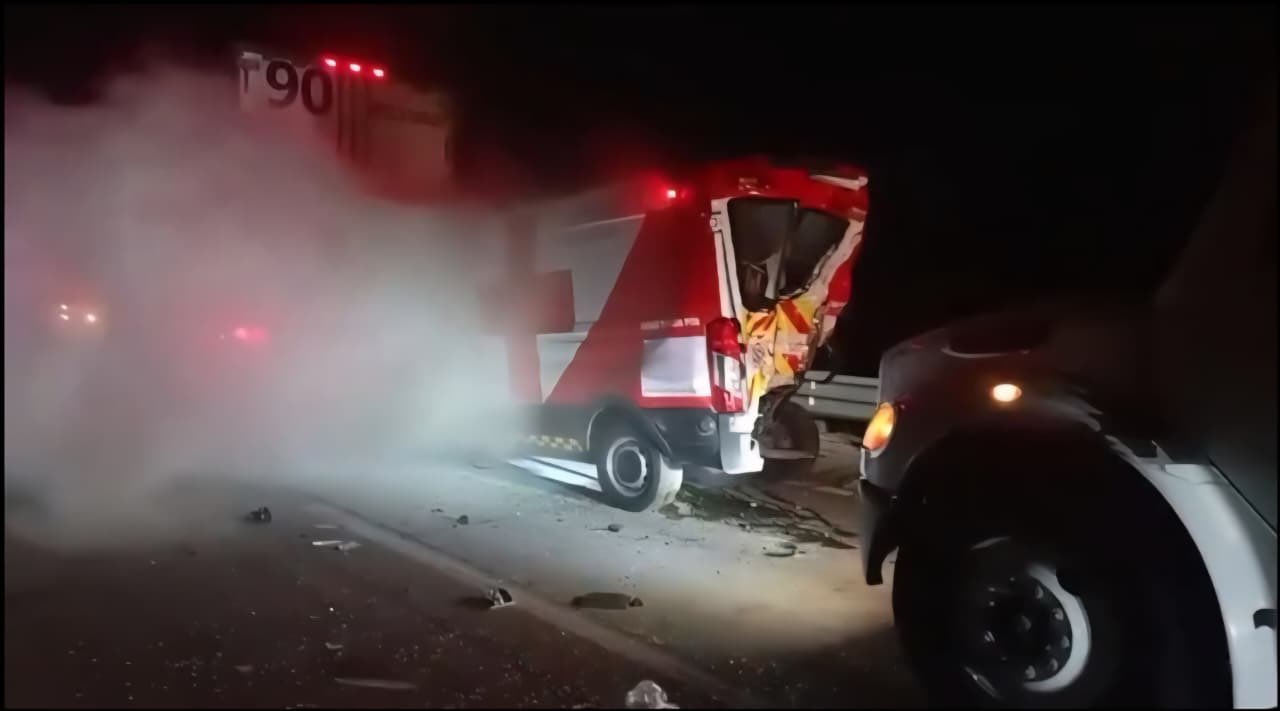 VIDEO: ‘¡Maldita sea!’; paramédico grita mientras su compañero muere calcinado en la ambulancia