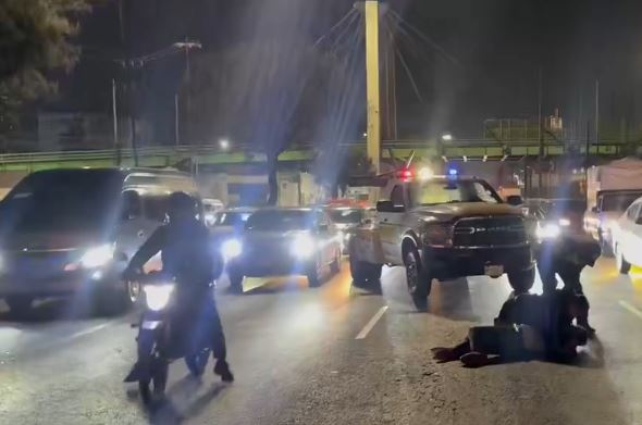 TRAGEDIA: Joven mujer iba en una motoneta en carriles de alta, los chocaron y murió