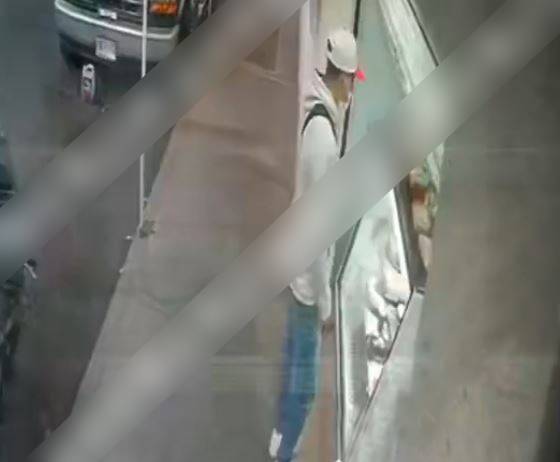 VIDEO: Asaltantes atacan a empleado de panadería y le quitan la moto con la que repartían