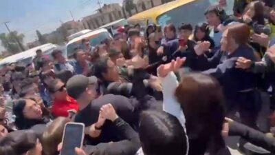 VIDEO. Padres de niña ‘bully’ golpean a niños de secundaria en Ecatepec