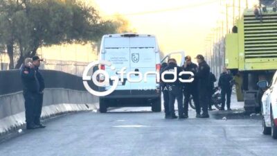 URGENTE: Policía en moto se estrella contra una máquina asfaltadora y muere