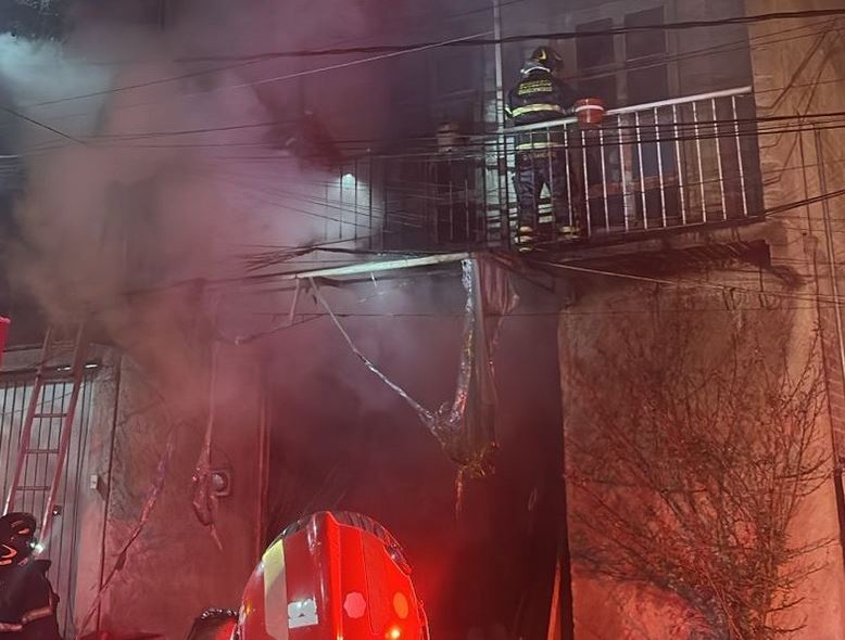 INFIERNO. Incendio destruye una casa; mueren cuatro personas, entre ellas una niña