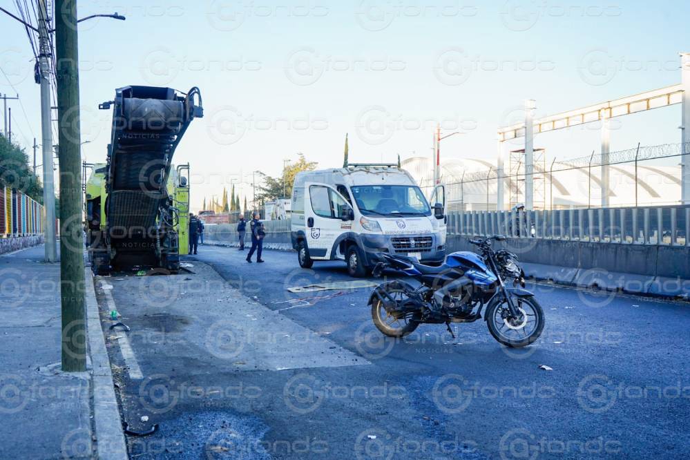 VIDEO. Alan era policía, iba en moto a su trabajo y murió estrellado contra una máquina asfaltadora