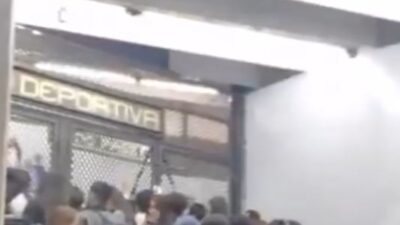 VIDEO: Cierran puertas del Metro antes de tiempo y dejan a cientos de usuarios a su suerte
