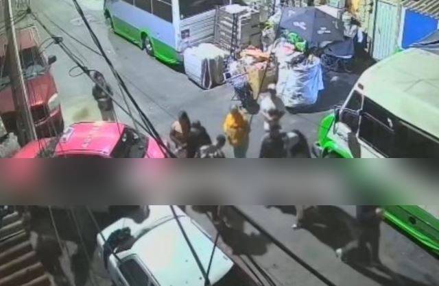 TIROTEO: Sujetos en moto matan a un hombre y vecinos les disparan cuando escapaban